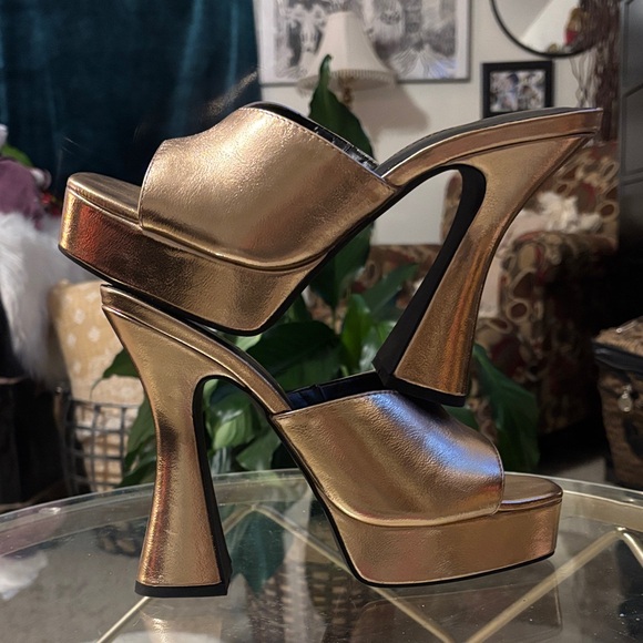 Azalea Wang Shoes - Azalea Wang Gold Mules Platform Sandals-NWOT